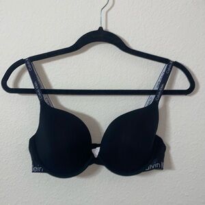 🪿Black with white details Calvin Klein bra!